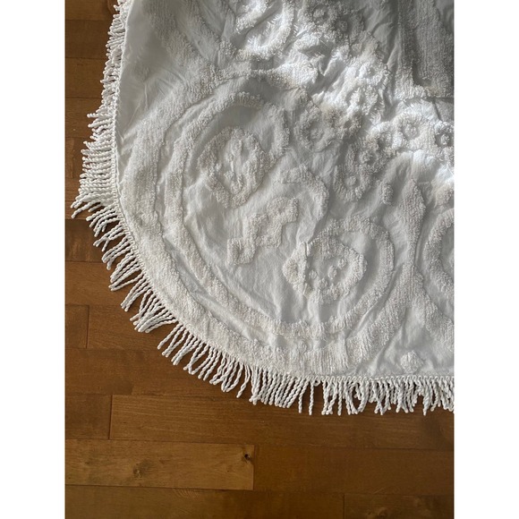 Columbine Cody Home Collection white chenille bedspread fringe full bed - Picture 8 of 12